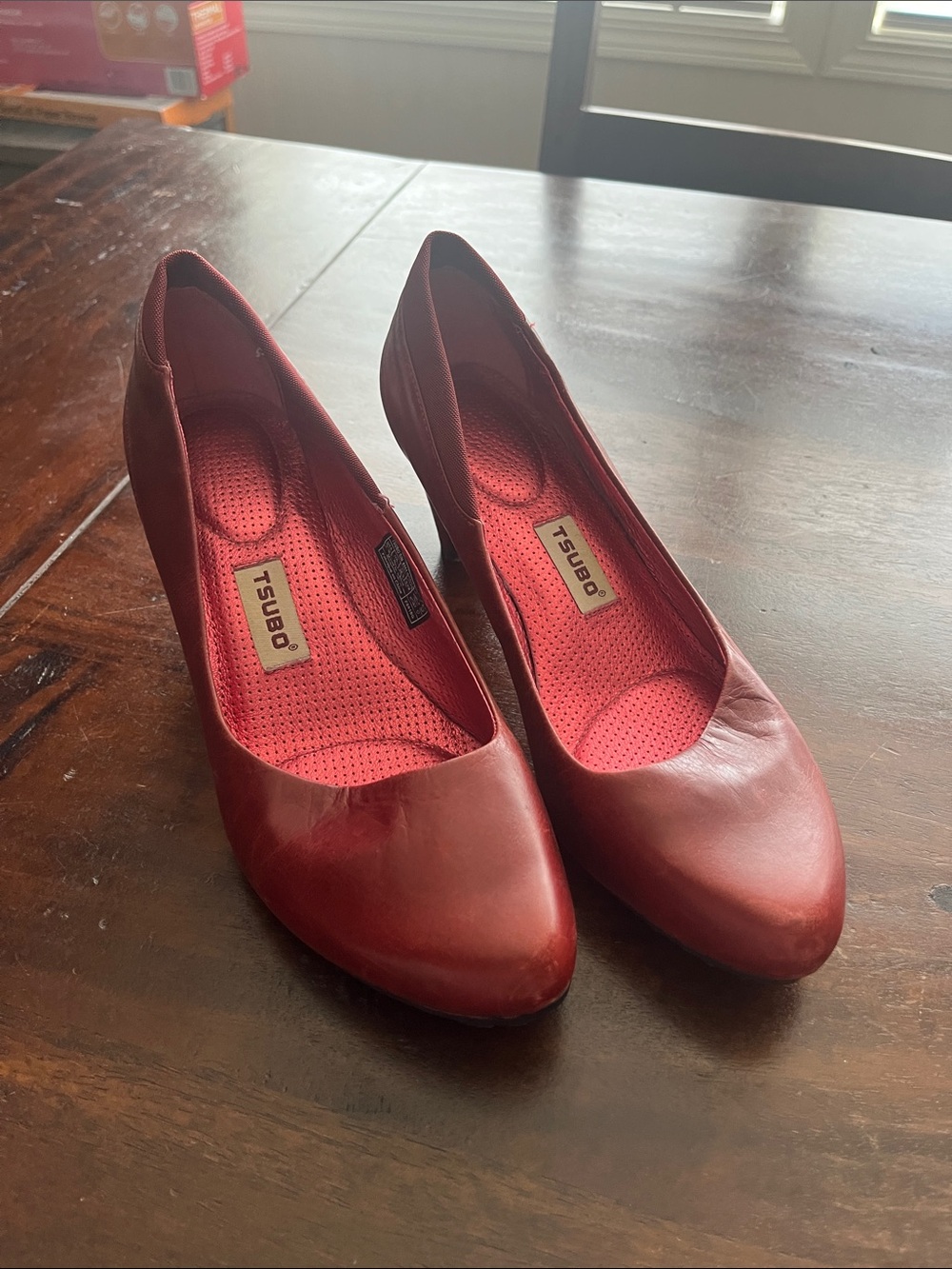 Tsubo Women's Red Round-Toe Leather Heels